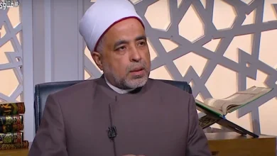 صورة هل مصممة الأزياء تتحمّل ذنب عرض موديلات مفتوحة؟.. أمين الفتوى يجيب