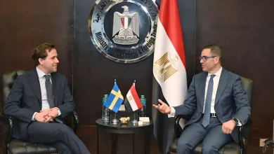 صورة حسن الخطيب يبحث مع وزير التجارة الدولية السويدي التعاون المشترك