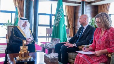 صورة أمير تبوك يستقبل القنصل الفرنسي  أخبار السعودية