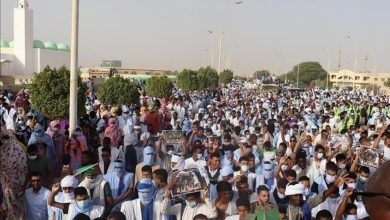 صورة عشرات آلاف الموريتانيين يشاركون في مسيرة منددة بالحرب في غزة