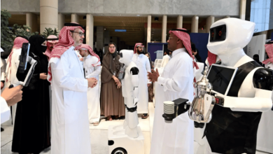 صورة رئيس جامعة الملك عبدالعزيز يفتتح معرض “روبوكون 2025” باستهداف أكثر من 6000 مستفيد