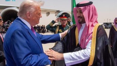 صورة ترامب في ضيافة المملكة.. ولي العهد يستقبله.. و21 طلقة ترحيب والقهوة السعودية حاضرة