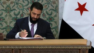 صورة الشرع يغلق مكتب شقيقه وسط دمشق ويجرد موظفين من سيارات فارهة