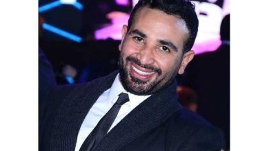 صورة فنان مصري يعلن توبته من المسجد النبوي