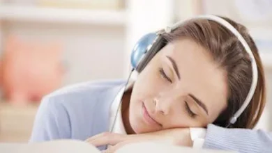 صورة 5 فوائد غير متوقعة لسماع الموسيقى قبل النوم