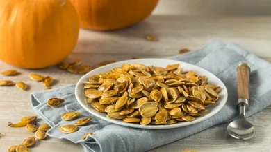 صورة بذور اليقطين أم اللوز.. أيهما أفضل لصحتك؟