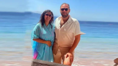 صورة بالصور.. محمد علي رزق يحتفل بعيد زواجه الرابع في أجواء رومانسية