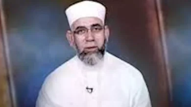 صورة داعية يخلع العمامة على الهواء والسبب أغنية