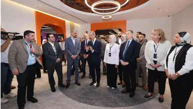 صورة وزير الاتصالات يتفقد مقر شركة “VXI” الأمريكية لخدمات التعهيد