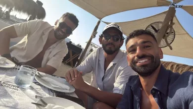 صورة محمد صلاح ينشر 3 صور رفقة نجم الزمالك ومدافع الأهلي السابق (صور)