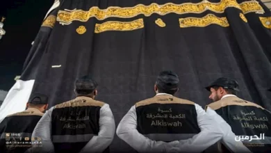 صورة بعد استبدال كسوة الكعبة.. أين تذهب الكسوة القديمة؟