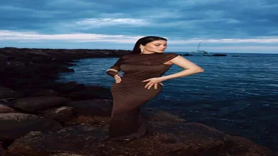 صورة “على البحر”.. هدى الإتربي تستمتع بإجازتها الصيفية والجمهور يغازلها (صو
