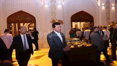 صورة ظهور وزير الرياضة في عزاء والدة عمرو الجنايني عضو لجنة التخطيط بالزمال