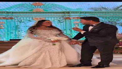 صورة محمد شاهين يغني لـ زوجته المنتجة رشا الظنحاني في حفل زفافهما
