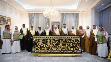 صورة نائب أمير مكة يُسلم كسوة الكعبة المشرفة لسدنة بيت الله الحرام  أخبار السعودية