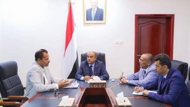 صورة رئيس الحكومة اليمنية يؤكد على المسؤوليات التي تقع على عاتق السلطات المحلية في تقديم الخدمات وتحقيق الاستقرار  أخبار السعودية