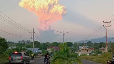 صورة إندونيسيا.. عمليات إجلاء وإلغاء 20 رحلة جوية عقب ثوران بركاني  أخبار السعودية