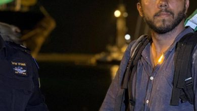 صورة سفينة “مادلين” تصل إلى ميناء أسدود بعد ساعات من احتجاز ركابها والسيطرة عليها
