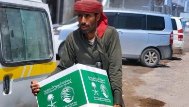 صورة مركز الملك سلمان للإغاثة يبحث خطة تنفيذ مشروع توزيع 300 ألف سلة غذائية في اليمن