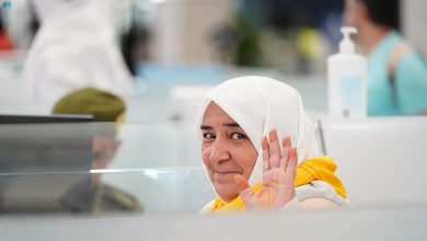 صورة جوازات منفذ البطحاء تنهي إجراءات مغادرة ضيوف الرحمن بعد أدائهم مناسك الحج