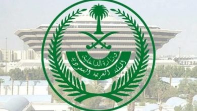 صورة وزارة الداخلية تصدر قرارات إدارية بحق 8 مخالفين لأنظمة وتعليمات الحج لنقلهم 21 مخالفًا لا يحملون تصاريح