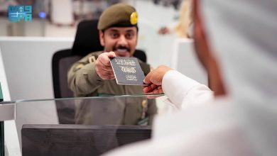 صورة جوازات منفذ الوديعة تنهي إجراءات مغادرة ضيوف الرحمن بعد أدائهم مناسك الحج