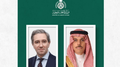 صورة بن فرحان يبحث مستجدات الأوضاع بالمنطقة مع وزير الدفاع الإيرلندي