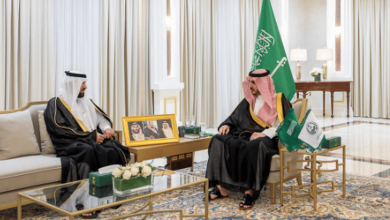صورة أمير الجوف يكرّم فريق كفاءة استهلاك الطاقة بالإمارة لتحقيق التميز لعام 2024