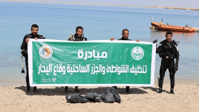 صورة حرس الحدود ينفذ مبادرة تطوعية لتنظيف شاطئ العيقة وقاع البحر في منطقة المدينة المنورة