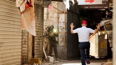 صورة إعدام شابين برصاص الاحتلال داخل أحياء البلدة القديمة في نابلس وإصابة 4 جنود (فيديو)
