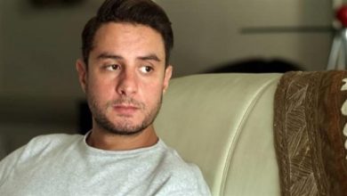 صورة أحمد الفيشاوي ينعى الفنان الأمريكي مايكل مادسن: “فقدنا أسطورة سينمائية