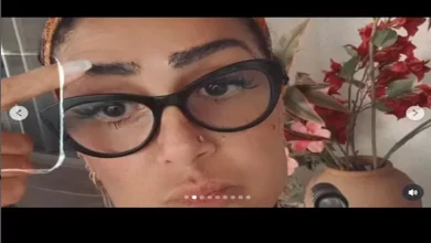 صورة غادة عبدالرازق تظهر على كرسي متحرك بعد إصابتها في قدمها (صور