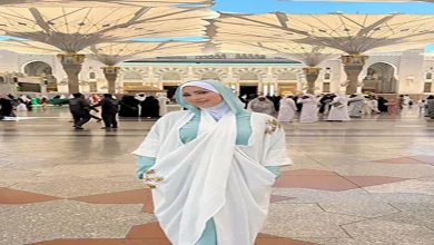 صورة بـ”الحجاب”.. نسرين طافش تؤدي العمرة والجمهور يعلق (صور)