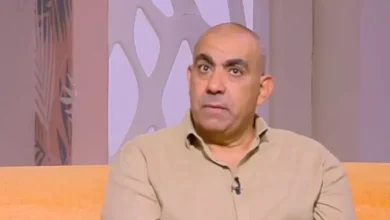 صورة “تستحق كل الشكر”.. محسن منصور يتغزل في زوجته على الهواء