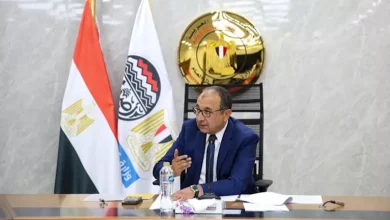 صورة وزير قطاع الأعمال يبحث مع “سيمنس” فرص التعاون ونقل الطاقة المتجددة