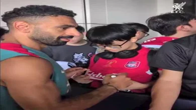 صورة 4 صور من تدافع جماهير هونج كونج نحو محمد صلاح