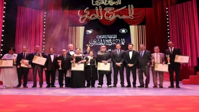 صورة ليلى علوي تهنئ المكرمين في افتتاح المهرجان القومي للمسرح