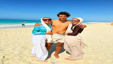 صورة محمد هاني يقضي عطلته مع زوجته وشقيقته في المصيف (صور)