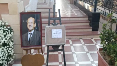 صورة بالصور.. بدء عزاء لطفي لبيب وحضور سوسن بدر وشيري عادل