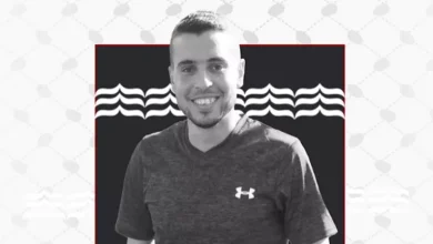 صورة وفاة مدرب فلسطيني على يد قوات الاحتلال أثناء انتظار المساعدات
