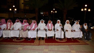 صورة آل رمضان وآل بترجي يستقبلون المعزين في فقيدهم  أخبار السعودية