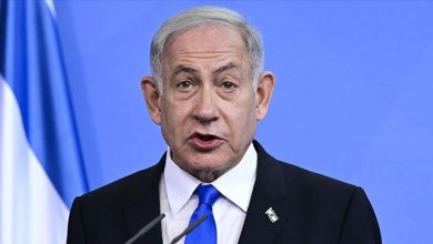 صورة الصورة الأكثر تداولا في إيران .. شاهد : “نتنياهو” يقف في طابور أمام مخبز في طهران!