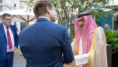 صورة نائب وزير الخارجية يستعرض العلاقات الثنائية مع وزير الدولة البريطاني لشؤون الشرق الأوسط وشمال أفريقيا