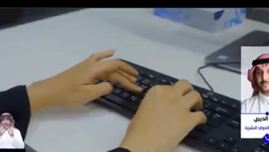 صورة مختص يتوقع تحديد فئات جديدة لإدراجها بتعديلات العطل الرسمية