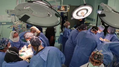 صورة  بعد جراحة دقيقة استغرقت 12.5 ساعة.. نجاح فصل التوأم الملتصق السعودي “يارا ولارا”