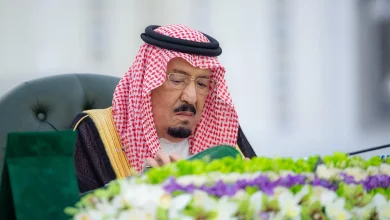 صورة خادم الحرمين يرأس جلسة مجلس الوزراء في جدة