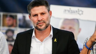 صورة سموتريتش يهدد بوقف رسائل الضمان للبنوك الفلسطينية وسلطة النقد تعد خطة بديلة ..