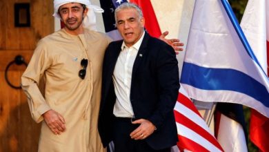 صورة زعيم المعارضة الاسرائيلية لبيد يلتقي رئيس الإمارات في أبو ظبي