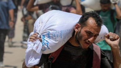 صورة رويترز : واشنطن تقترح “مراكز إنسانية” في غزة لتقديم المساعدات وتسليم السلاح طواعية مقابل العفو