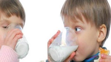 صورة هل يزيد شرب الحليب أعراض نزلة البرد لدى الطفل؟